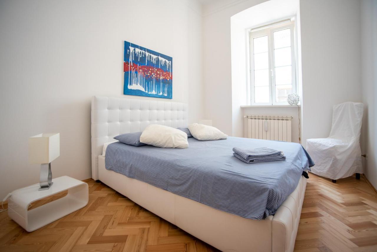 Art & History - New - Modern Classic Apartment Трієст Екстер'єр фото